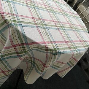 Vintage cotton tablecloth, great condition, 76”x 56” rectangle